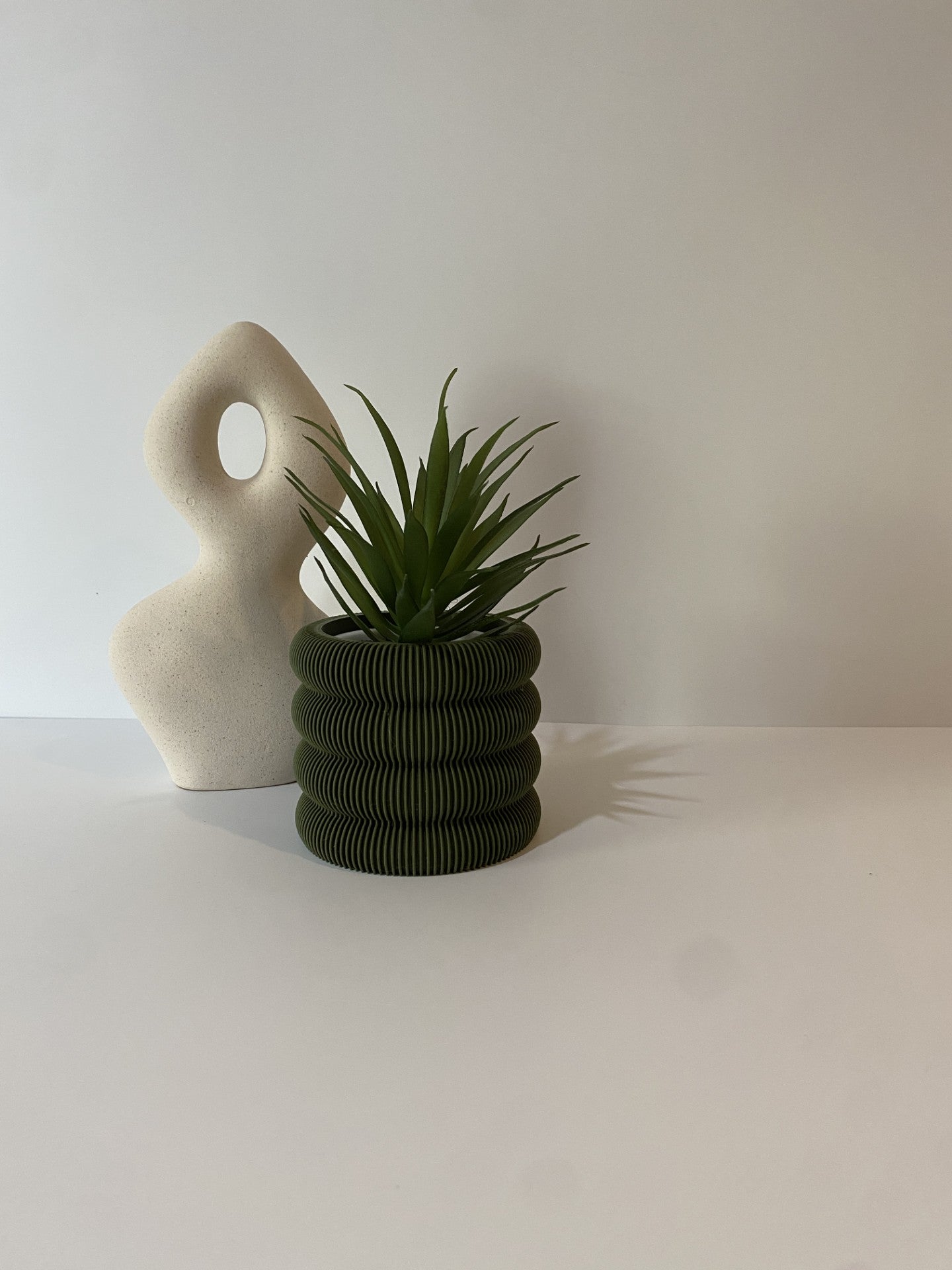 LuxAura Ribbed Planter & Tray Set