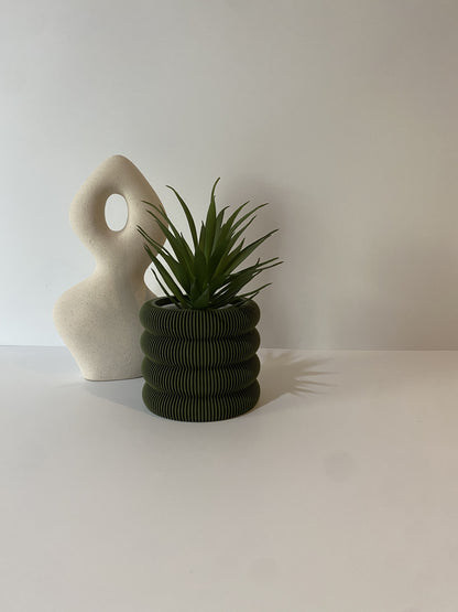 LuxAura Ribbed Planter & Tray Set